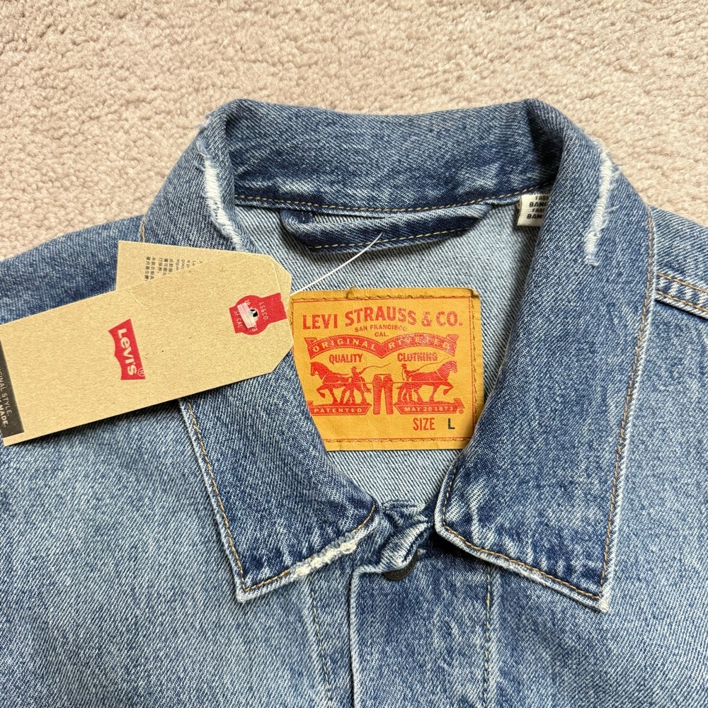 Levi's Men's Blue Distressed Denim Jacket - Picture 3 of 6